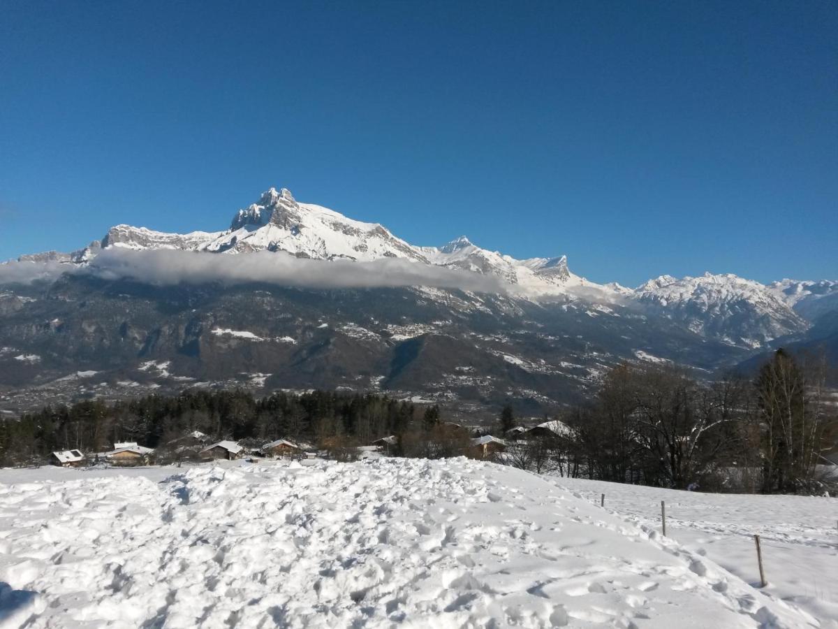 Rez De Chaussee Tres Calme Vue Mont-Blanc Combloux Szoba fotó